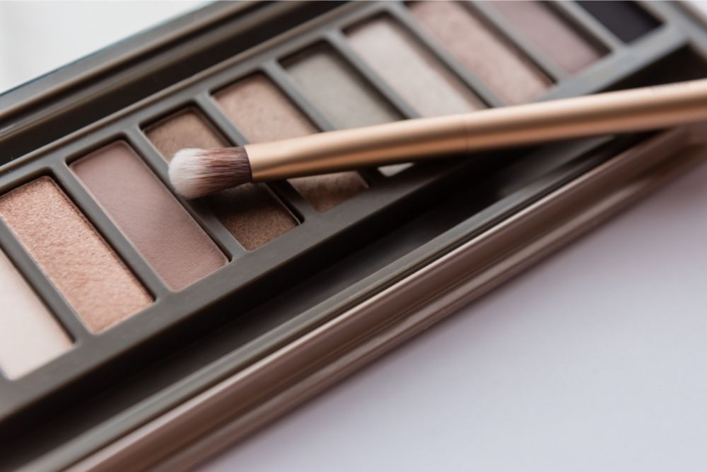 How Do You Apply Nude Eyeshadow Palette?