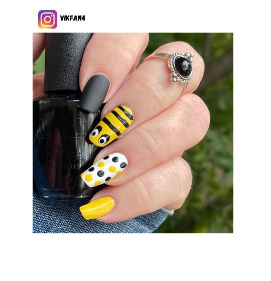 50+ Bee Nail Design Ideas For 2023 - Nerd About Town