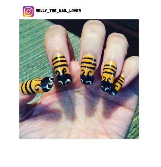 bee nail art