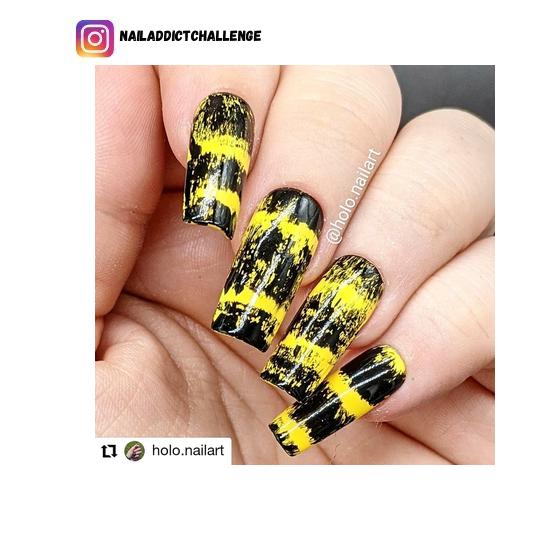 bee nail design