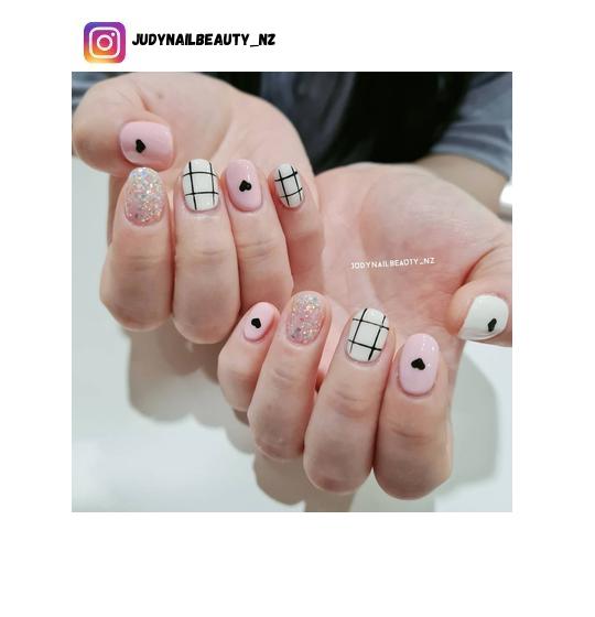 minimalist line nail art