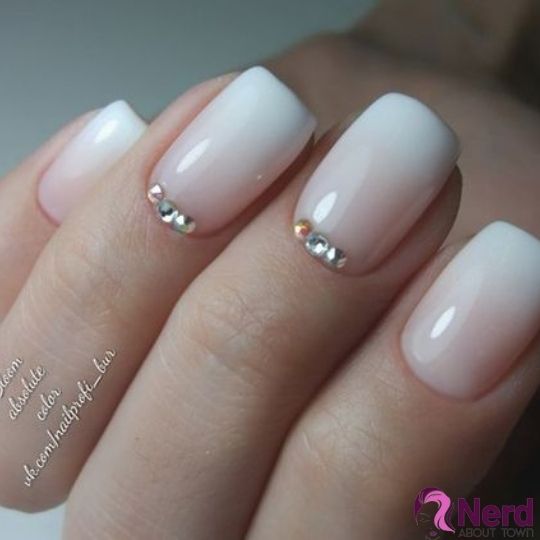 minimalist nude ombre nails