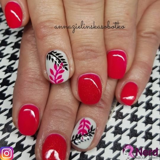 short red nail design