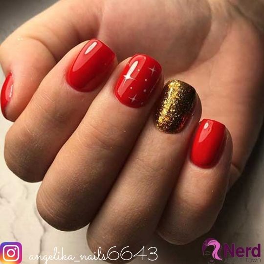 short red nails with gold