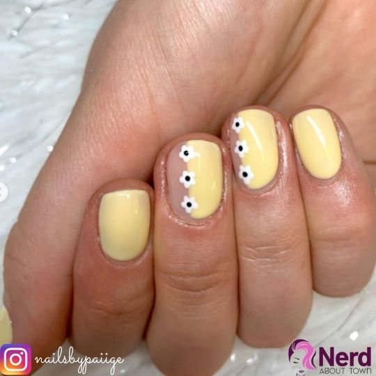 FLower yellow nail design
