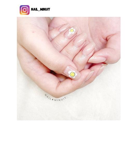 korean minimalist nail polish design