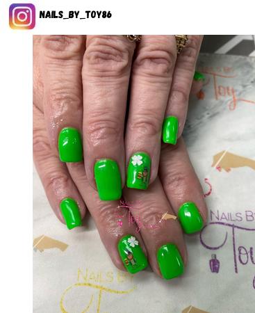 St Patrick's Day nail design