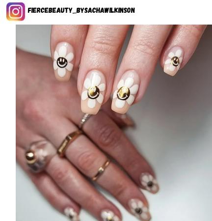 daisy nail polish design