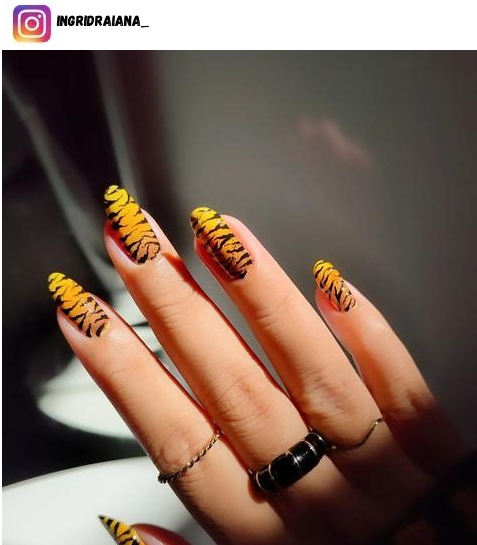 animal print nail design