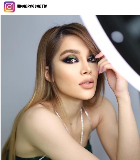 green eye makeup style