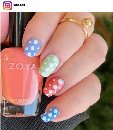  polka dot nail polish design