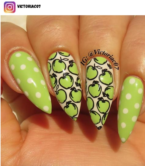  polka dot nail design