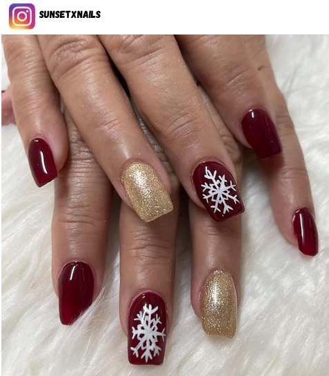 short christmas nail design
