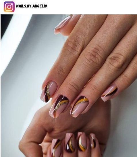 squiggly nails