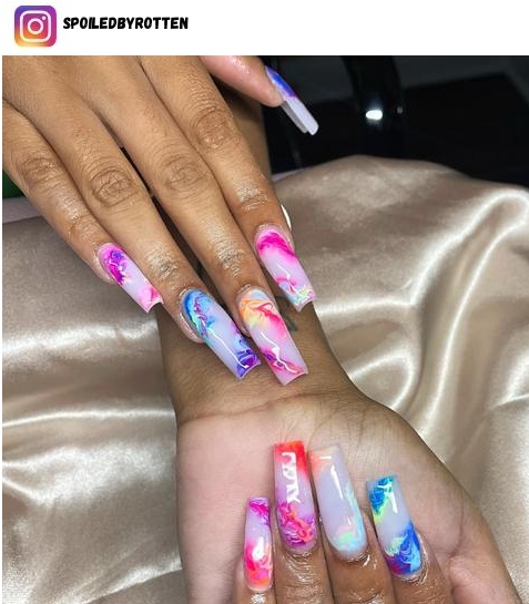squiggly nail design ideas