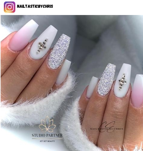 56+ Dazzling White Glitter Nail Designs For 2023 - Nerd About Town