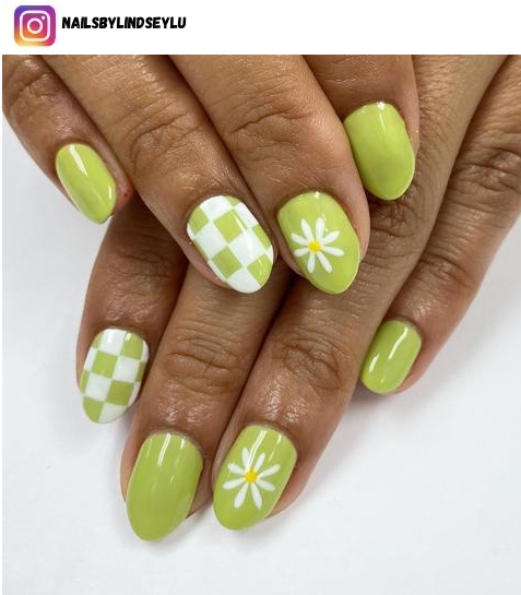 checkered nail polish design