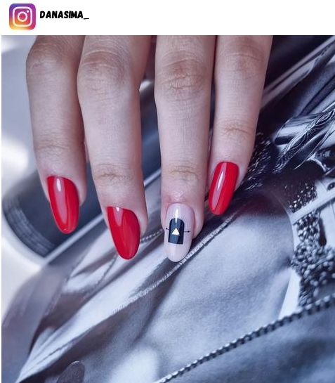 short red nail design