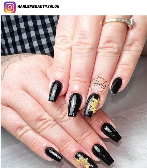 black coffin nail design