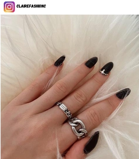 black accent nail designs