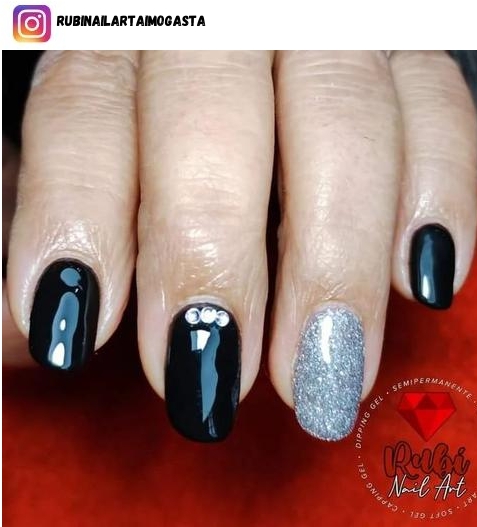 black accent nails