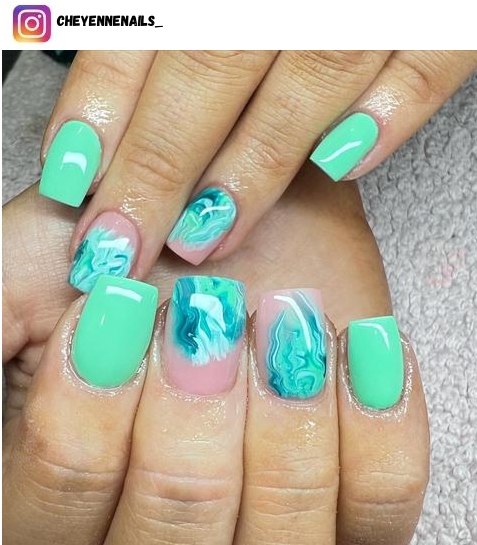 marble accent nail art