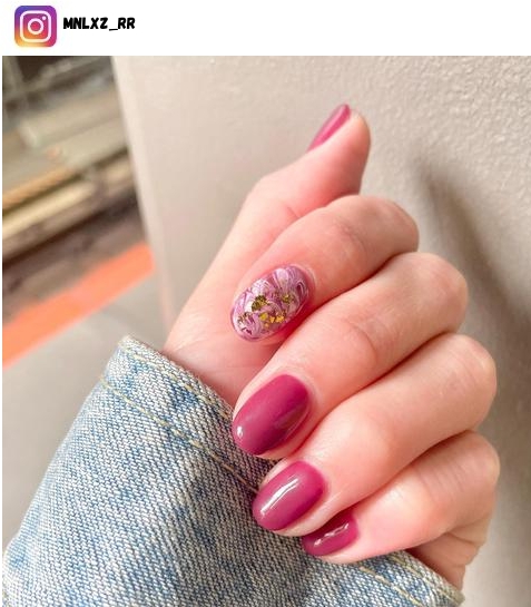 pink and gold nail polish design