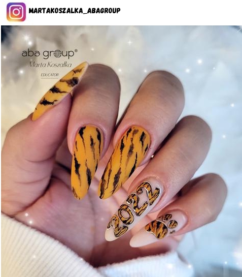tiger nail design