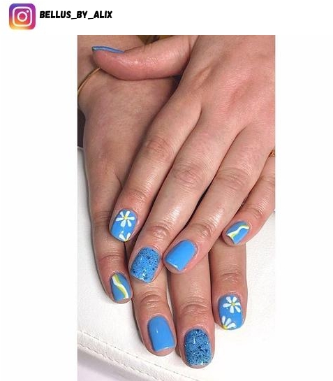 blue daisy nail art