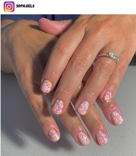 pink daisy nail design