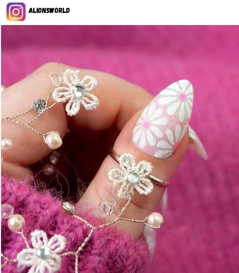 pink daisy nail art